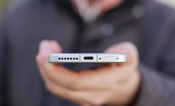 Xiaomi 15 có dung lượng pin nhỏ hơn song được hỗ trợ tấm nền LTPO quản lý năng lượng thông minh