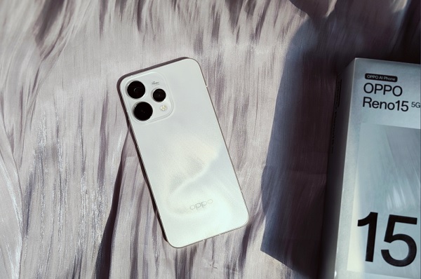 OPPO Reno15 5G sở hữu thiết kế mưa sao băng