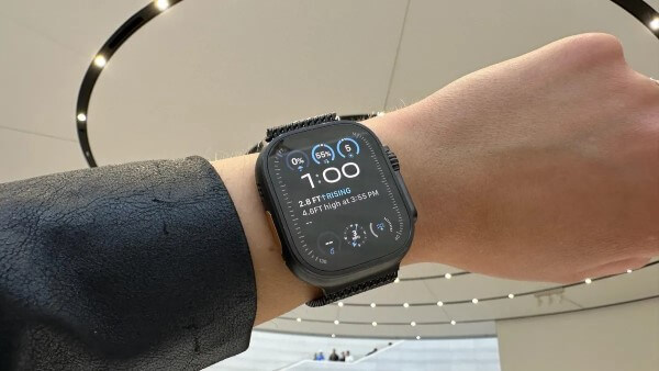 Apple Watch Ultra 2 titan đen