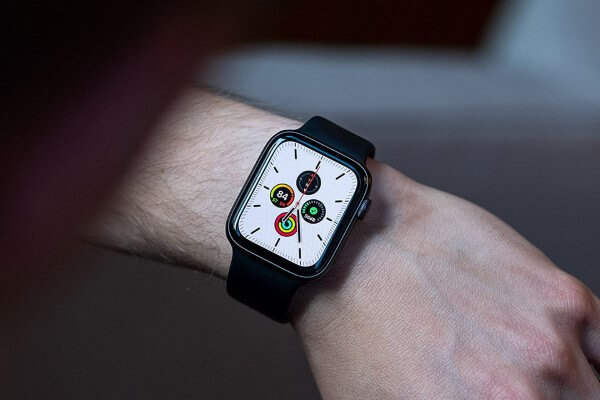 Apple Watch SE màu đen