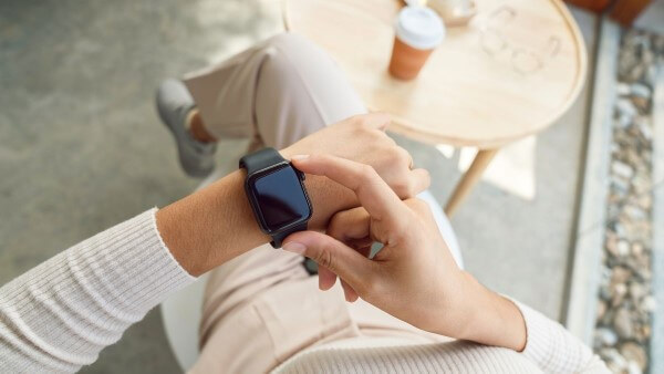 Lựa chọn Apple Watch màu đen hợp người mệnh Thủy và Mộc