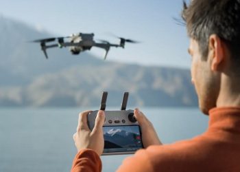 Giải mã thắc mắc: Bay flycam có cần xin phép không và quy định bay 2026?