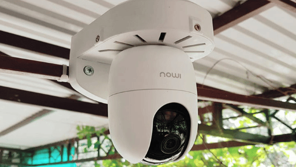 Khi lắp camera ngoài trời, nên ưu tiên khu vực có mái che