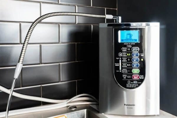 Xả nước từ lõi lọc lần đầu liên tục từ 10–30 phút