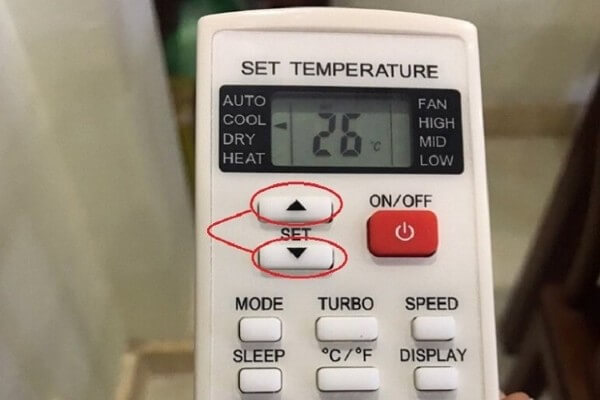Nhấn giữ đồng thời giữ phím tăng và giảm nhiệt độ từ 1 đến 2 giây 