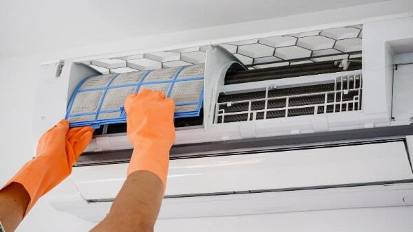 Mở mặt nạ phía trước và tháo lưới lọc không khí ra khỏi máy