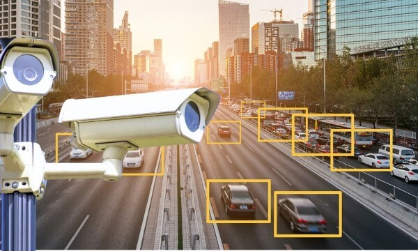 Camera AI giám sát phương tiện và hỗ trợ quản lý giao thông