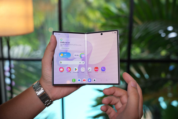 Cấu trúc bản lề phức tạp của điện thoại gập Galaxy Z Fold 8