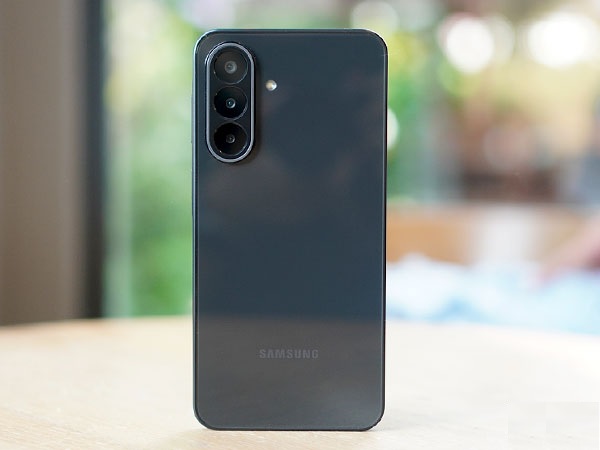 Galaxy A27 5G giữ vững tư duy thiết kế vốn đã quen thuộc trên thế hệ trước