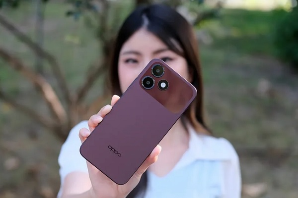Điểm hạn chế nhỏ là OPPO A6c là chỉ được trang bị công nghệ sạc với công suất tối đa 15W