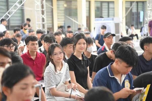 Mặt bằng điểm chuẩn Đại học Điện Lực năm 2025 có xu hướng tăng nhẹ