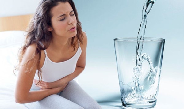 Nước có vị chua nhẹ có thể gây khó chịu cho dạ dày