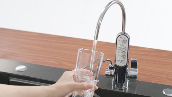 Sử dụng máy lọc nước để cân bằng pH