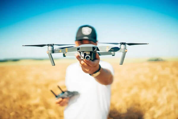 Flycam là một hệ thống bay thông minh gồm nhiều bộ phận