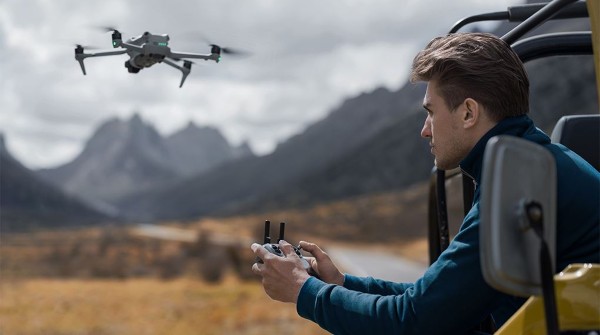 Flycam điều khiển bằng sóng RF (Radio Frequency)