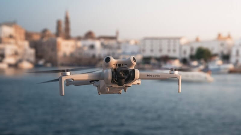 Dòng drone mini nằm có trọng lượng nhẹ, kích thước nhỏ gọn dễ dàng mang theo