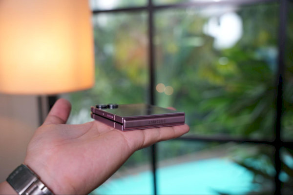 Galaxy Z Flip 8 mỏng nhẹ vừa