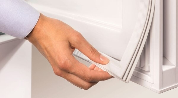 Cách nhận biết gioăng tủ lạnh đang bị rách hoặc hở