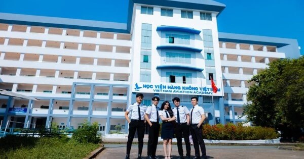 Các chuyên ngành thuộc ngành Quản lý hoạt động bay có điểm chuẩn cao nhất