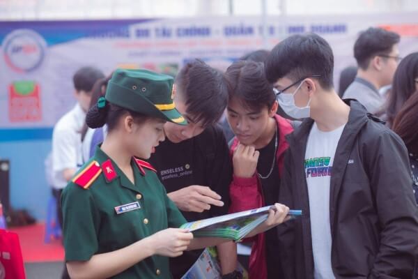 Nhóm thí sinh nữ khu vực miền Nam có điểm xét tuyển cao nhất