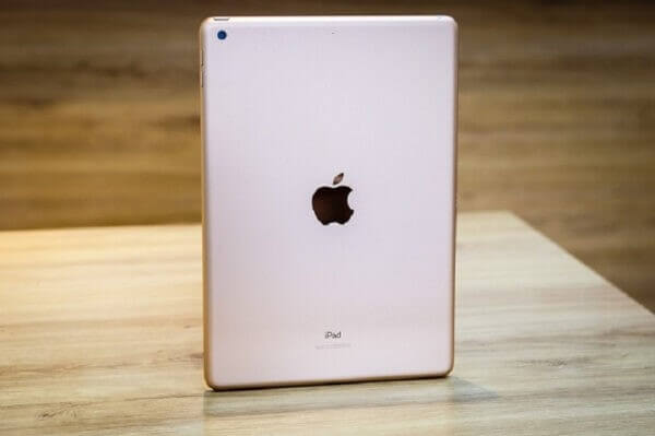 iPad thế hệ 7 có thể hoạt động liên tục khoảng 10 giờ