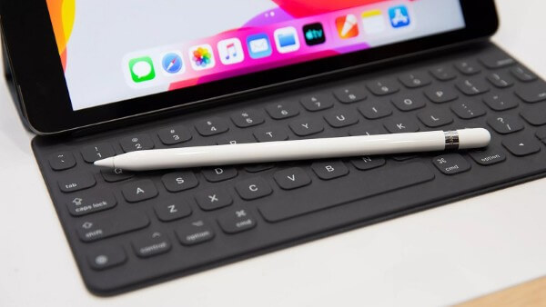 iPad thế hệ 7 có khả năng tương thích với Apple Pencil thế hệ 1 và Smart Keyboard