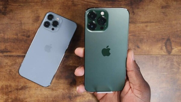 Chọn mua iPhone bản quốc tế hay chính hãng