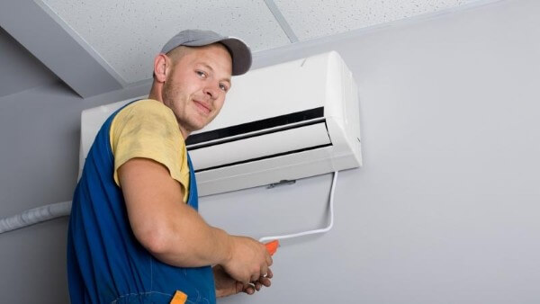 Kiểm tra đường dây tín hiệu kết nối giữa dàn nóng và dàn lạnh