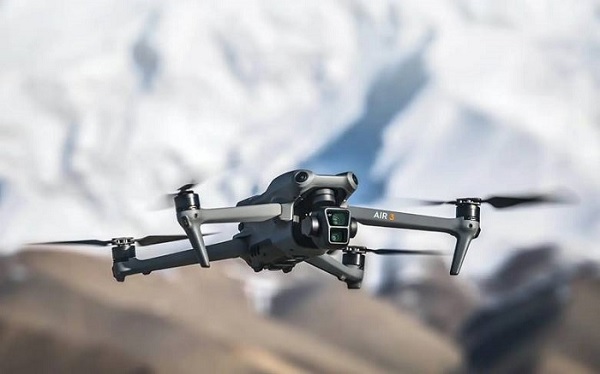 Thường xuyên vệ sinh flycam bằng các dụng cụ chuyên dụng