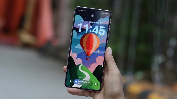 Thiết bị sở hữu màn hình lớn và linh hoạt