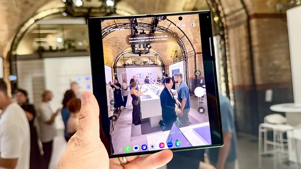 Samsung còn đầu tư mạnh mẽ vào phần mềm thông qua hệ thống ProVisual Engine thế hệ mới.