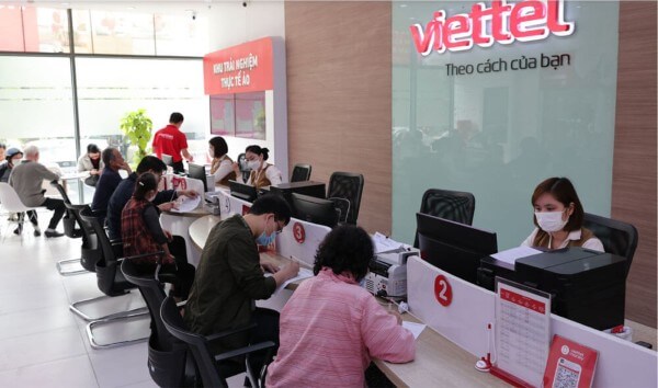 Khách hàng đến cửa hàng Viettel gần nhất để được hỗ trợ