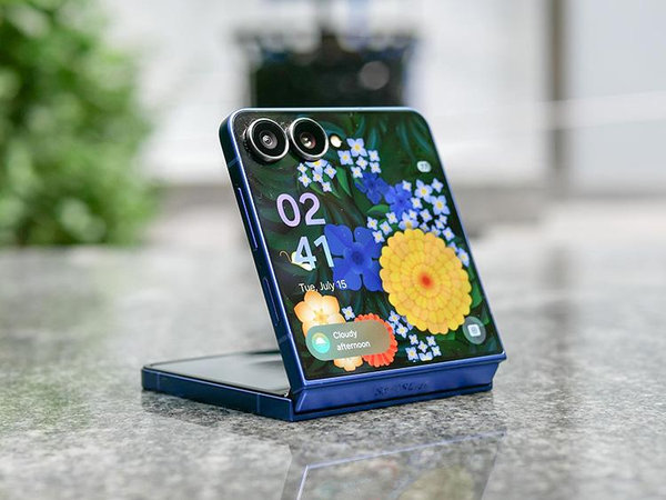 Màn hình Z Flip8 được cải tiến hướng tới xóa mờ nếp gấp