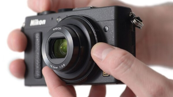 Máy ảnh compact Nikon có khả năng lấy nét nhanh và độ bền tốt