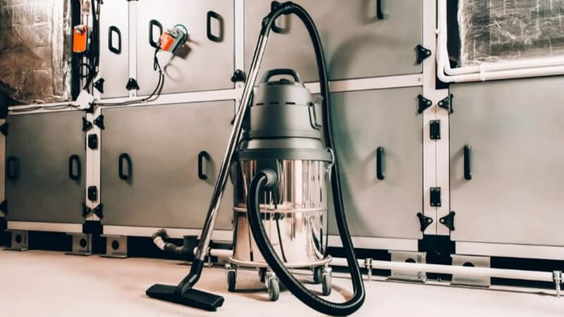 Máy hút bụi công nghiệp là dòng thiết bị vệ sinh chuyên dụng với công suất lớn