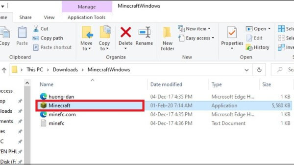 Launcher sẽ tự động tải dữ liệu cần thiết
