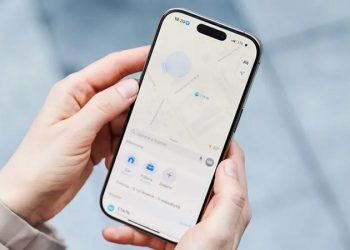 Giải mã bí ẩn mũi tên màu xanh trên iPhone là gì: Ý nghĩa thực tế và cách vô hiệu hóa đơn giản