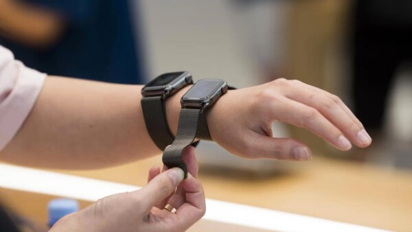 So sánh độ bền của Apple Watch bản nhôm và thép