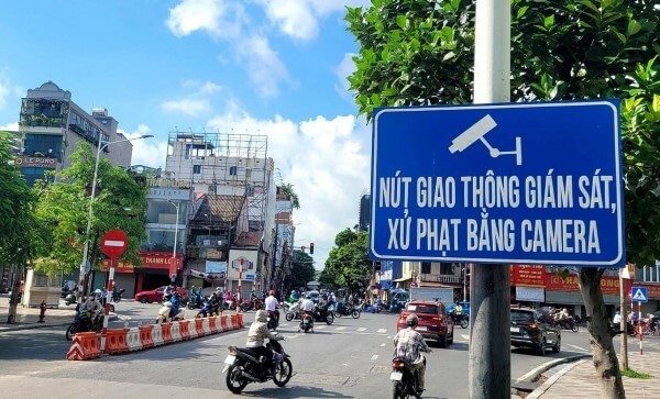 Dấu hiệu nhận biết camera phạt nguội qua biển báo