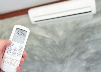 Nút fan trên điều khiển điều hòa là gì? Có tốn điện không, khi nào nên dùng?