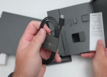 Mở hộp Samsung Galaxy Z Fold8 Ultra: Đi kèm phụ kiện gì? Có củ sạc không?