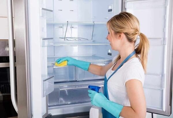 Cần vệ sinh và lấy đồ khỏi tủ lạnh trước khi rút điện