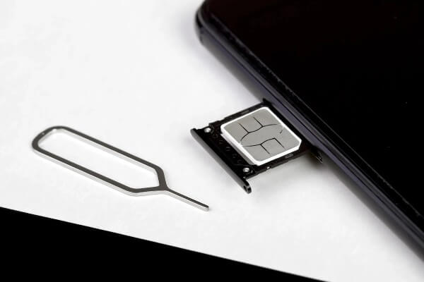 SIM vật lý là một thẻ SIM có thể tháo rời