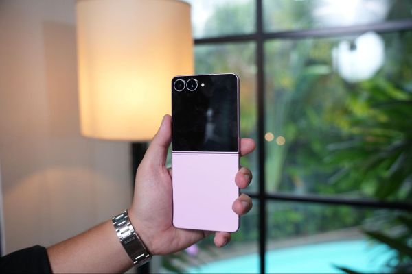 Galaxy Z Flip8 tiếp tục sử dụng FlexCam 50MP.