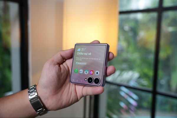 Galaxy Z Flip8 hỗ trợ 16 ứng dụng tối ưu trên FlexWindow.