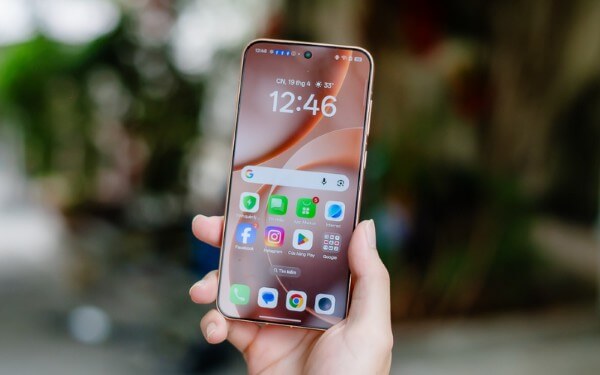 OPPO Find X9s và OPPO Find X8s đều sử dụng tấm nền AMOLED 120Hz