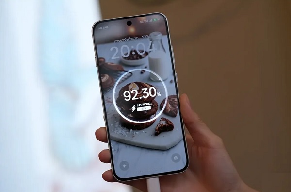 OPPO Reno16 F 5G hoàn toàn áp đảo nhờ viên pin 7.000 mAh cùng công suất sạc nhanh 80W