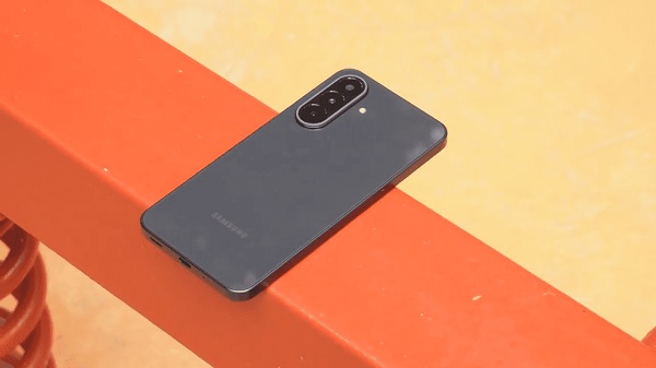 Galaxy A27 5G chỉ cung cấp pin 5.000mAh truyền thống