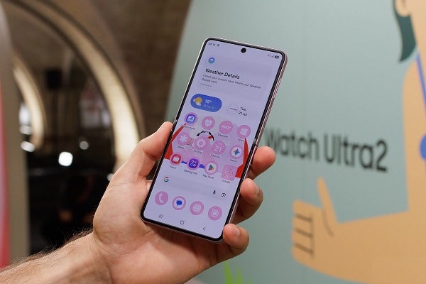 Khi mở ra, màn hình chính 6.9 inch sử dụng tấm nền Dynamic AMOLED 2X