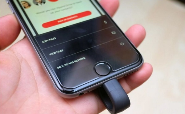 iPhone không có khe cắm thẻ nhớ vì bộ nhớ trong trên iPhone tốc độ cao